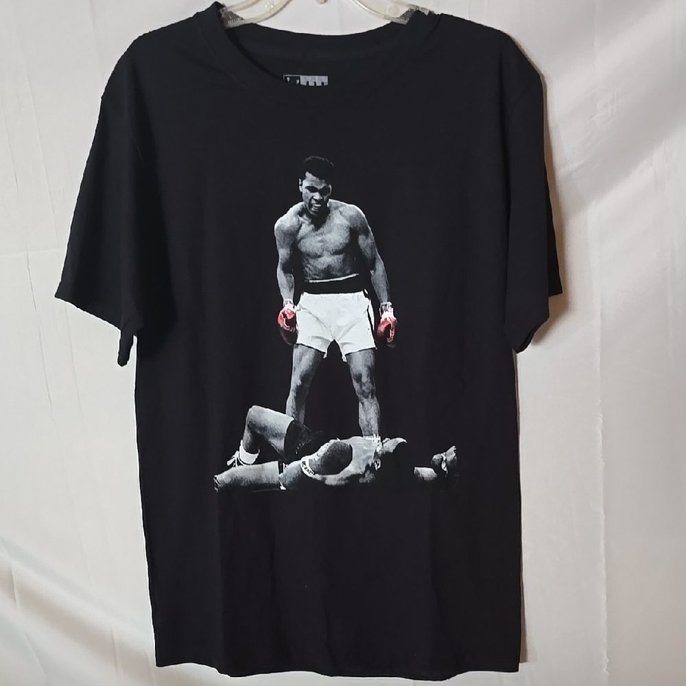 MOHAMID ALI Black Graphic T-Shirt SIZE M LIKE NEE